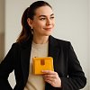 Žlutá malá dámská kožená peněženka se zápinkou 511-8205-86/40